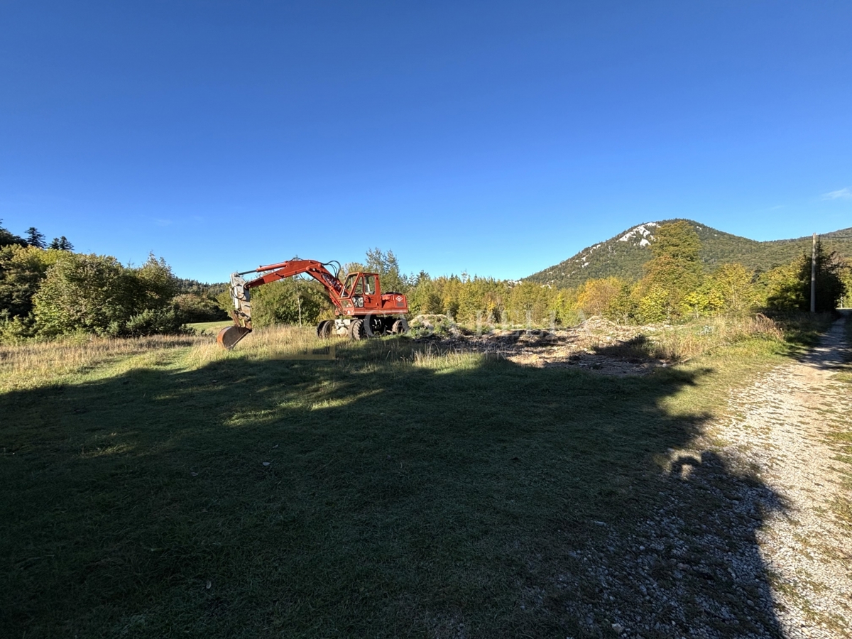 LUKOVO - građevinsko zemljište 1233m2 – 2