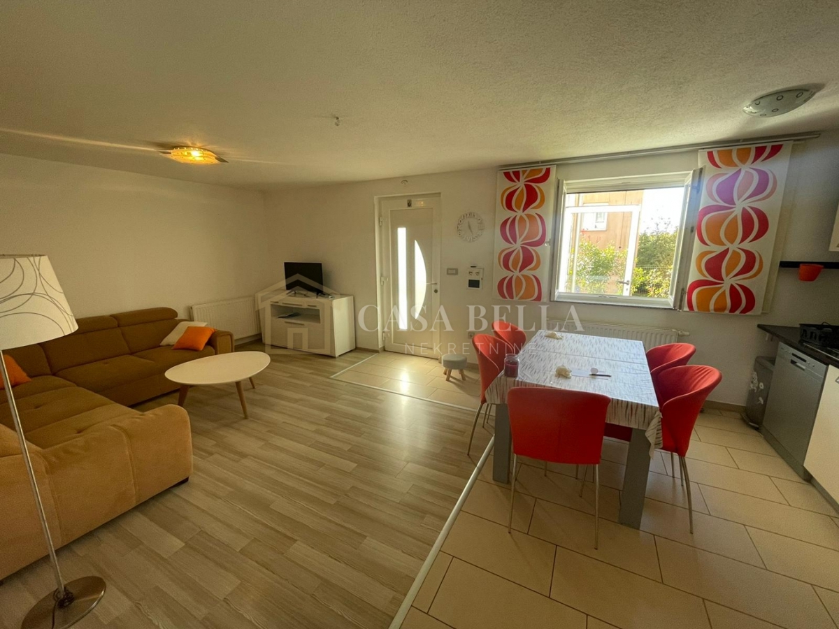 Appartamento VIŠKOVO, 700 €