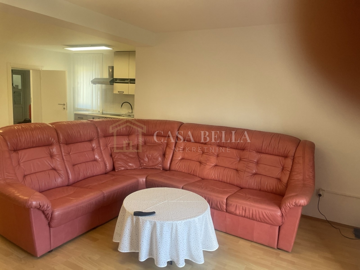 Appartamento MATULJI, 700 €