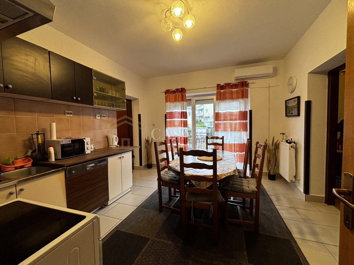 Appartamento NOVI VINODOLSKI, 1.500 €