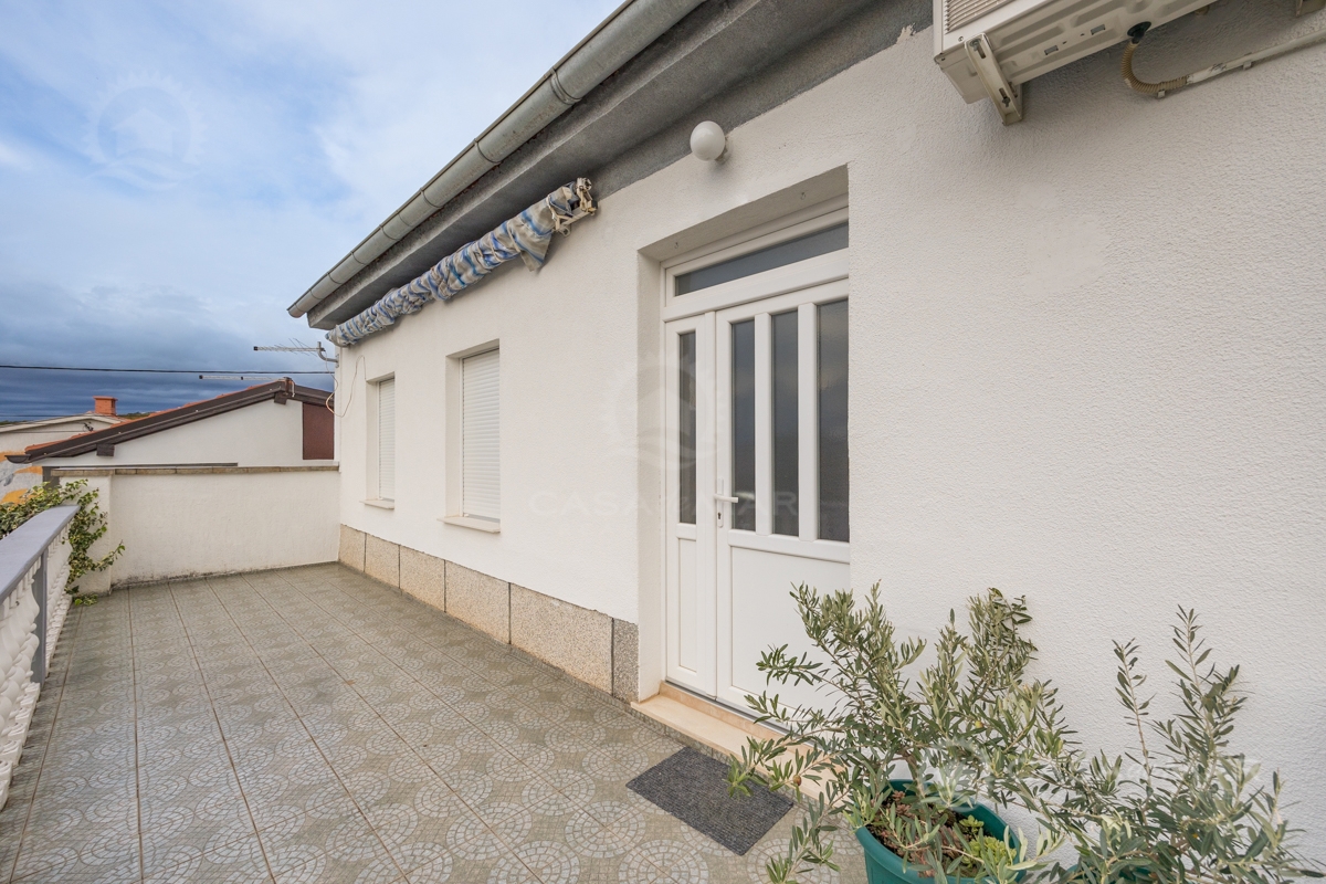 Primorska kuća sa tri apartmana – 3