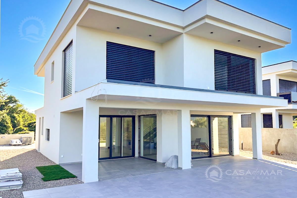 Nova moderna vila sa bazenom i pogledom na more u okolici grada Krka! – 2