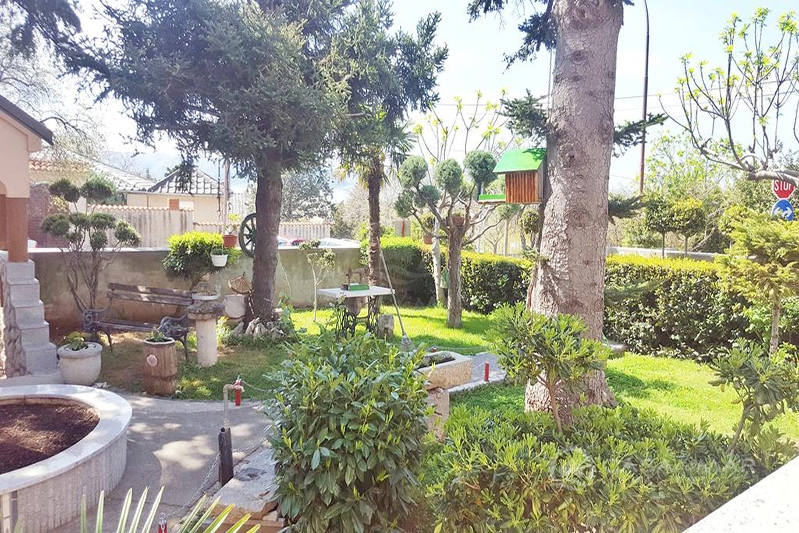 PRILIKA! Apartmanska kuća sa 5 apartmana, 150 metara od mora – 2