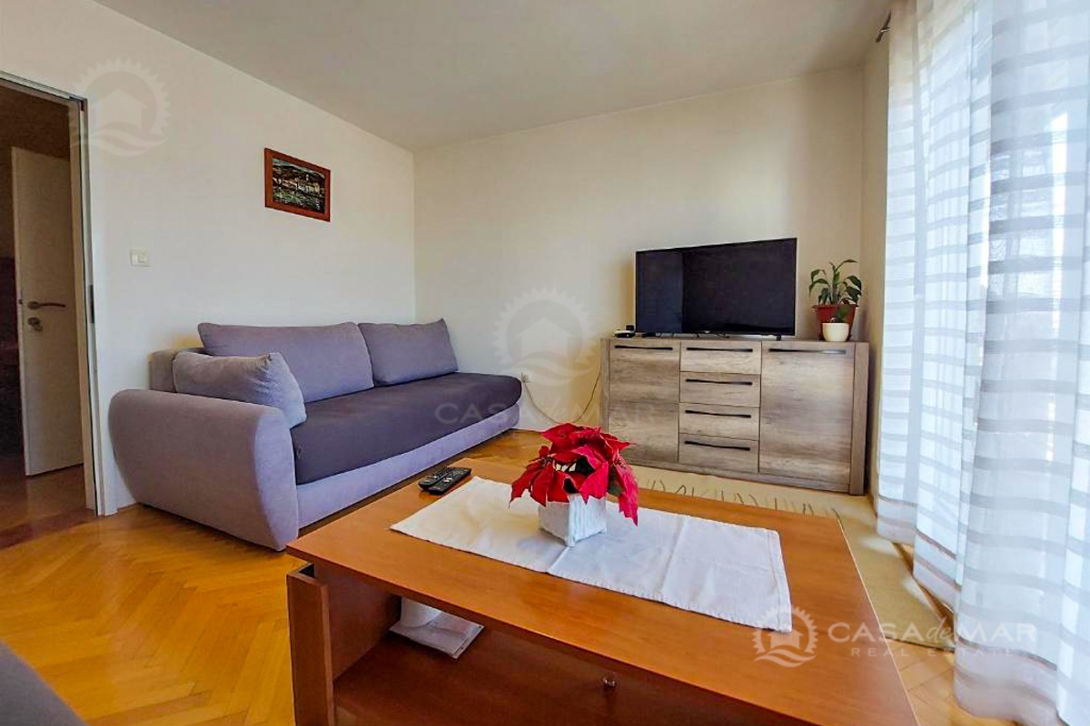 Prostran dvosoban apartman, 300 m od mora, Crikvenica! – 2
