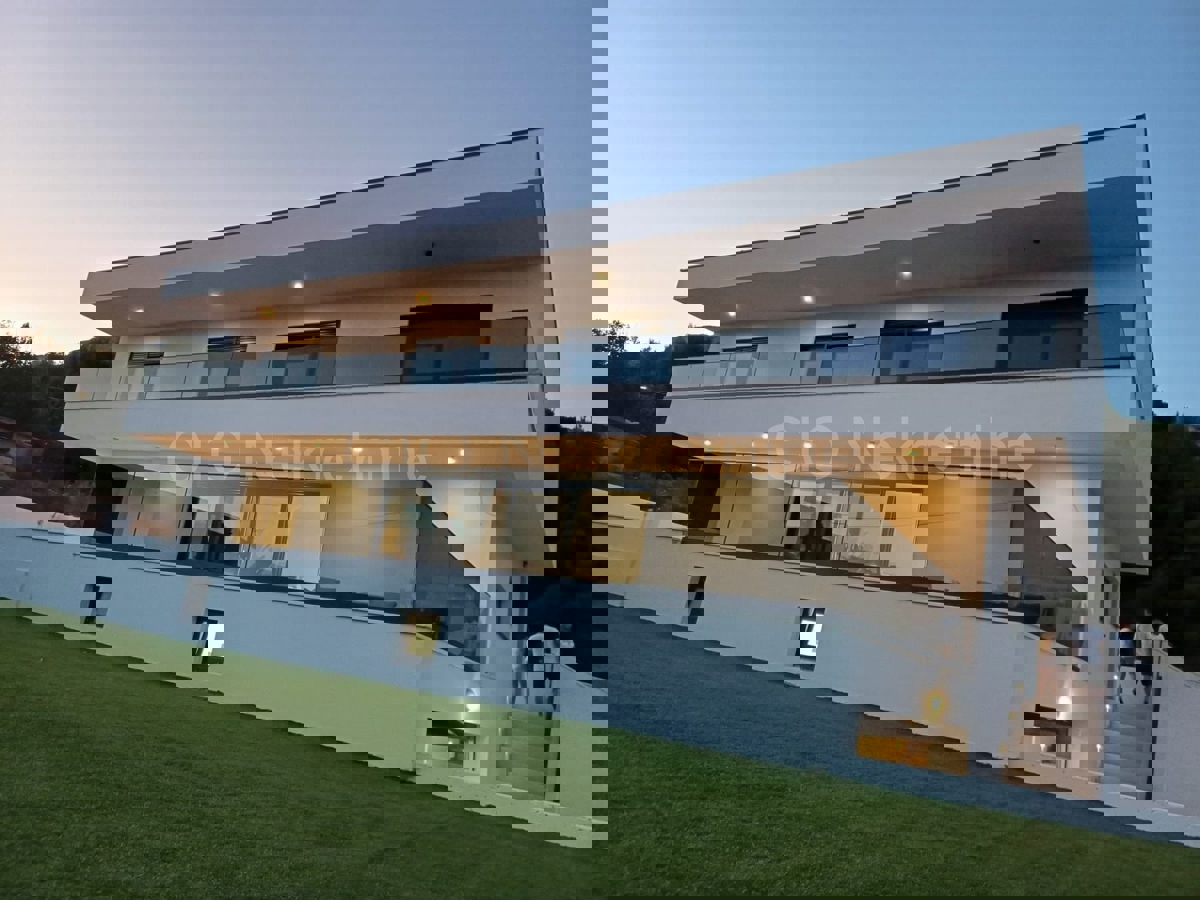 Дом KAŠTELA, 4.000 €