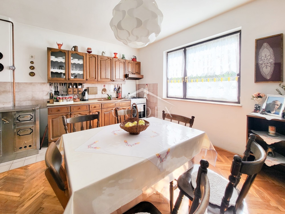 Дом DUGA RESA, 240.000 €