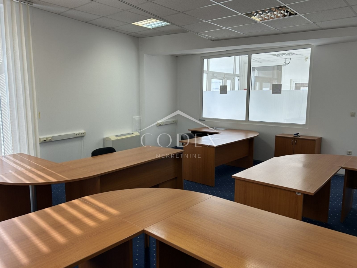 Locale commerciale RIJEKA, 480.000 €