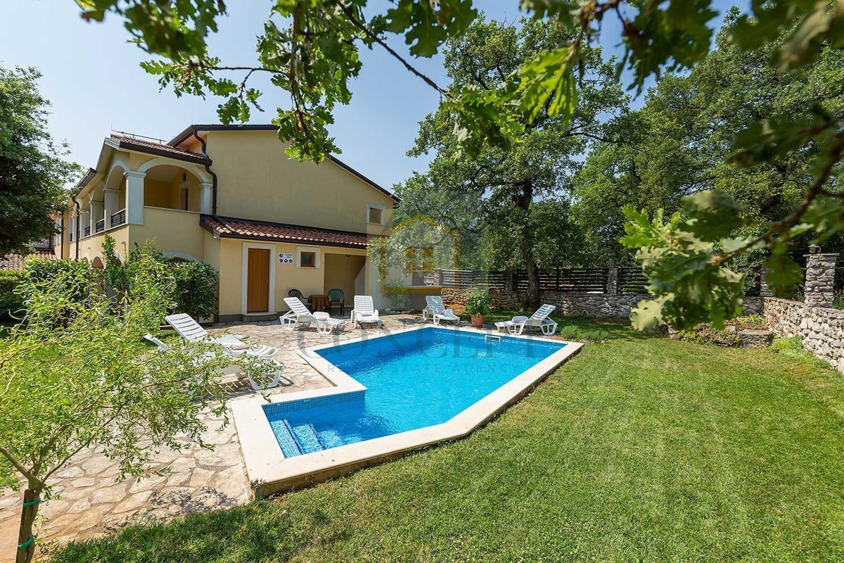 Коммерческая площадь NOVIGRAD, 2.400.000 €