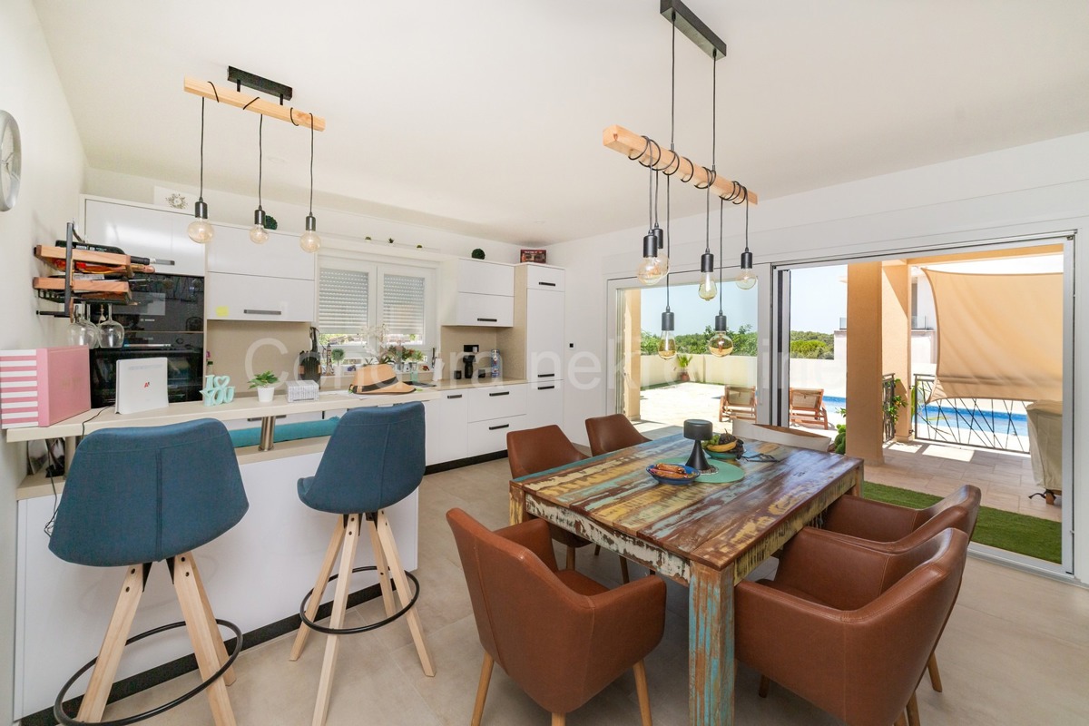 Vrsi – Mediterrane Villa mit Pool und Meerblick – 3