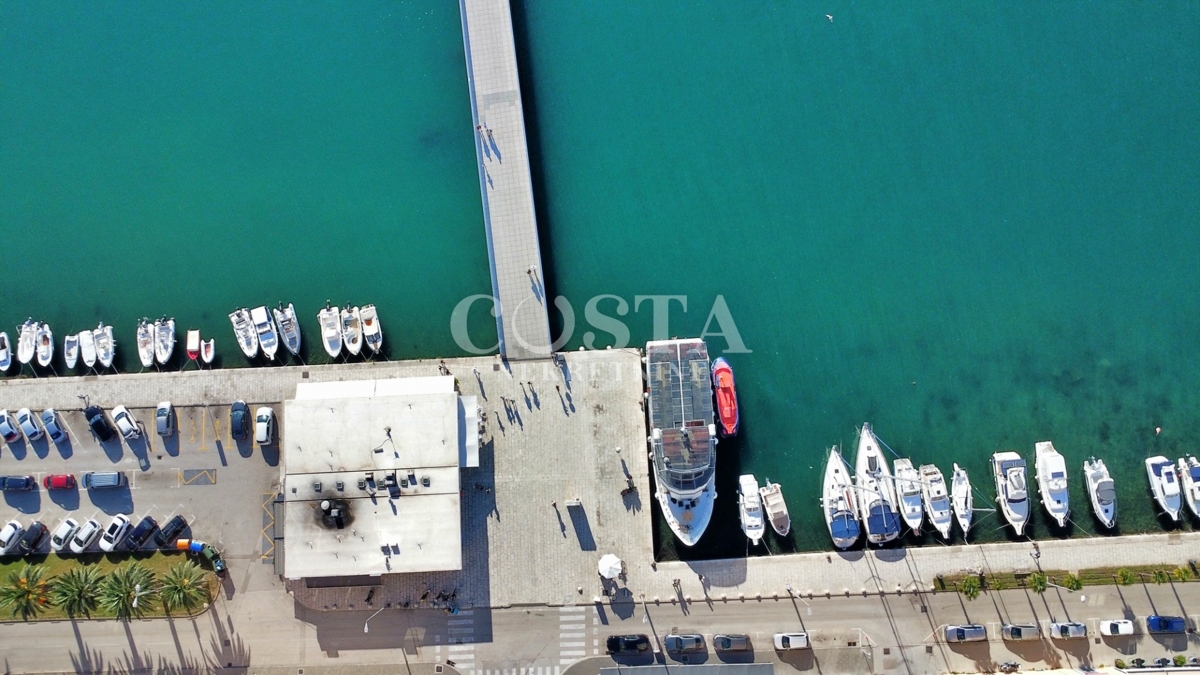 Locale commerciale ZADAR, 2.200 €