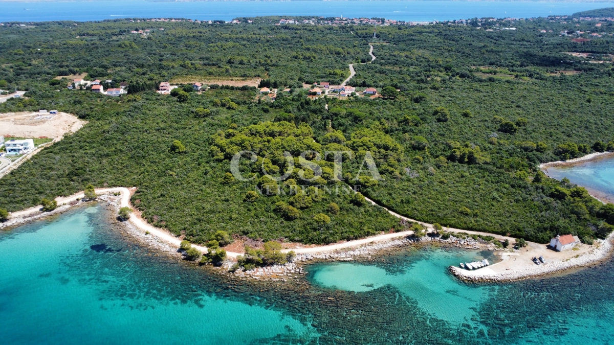 Terreno UGLJAN, 150.000 €