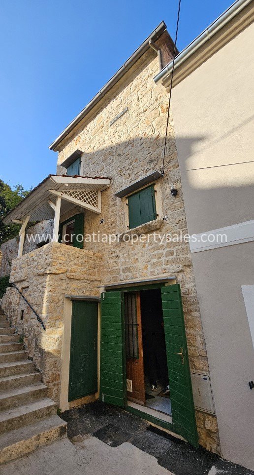HVAR