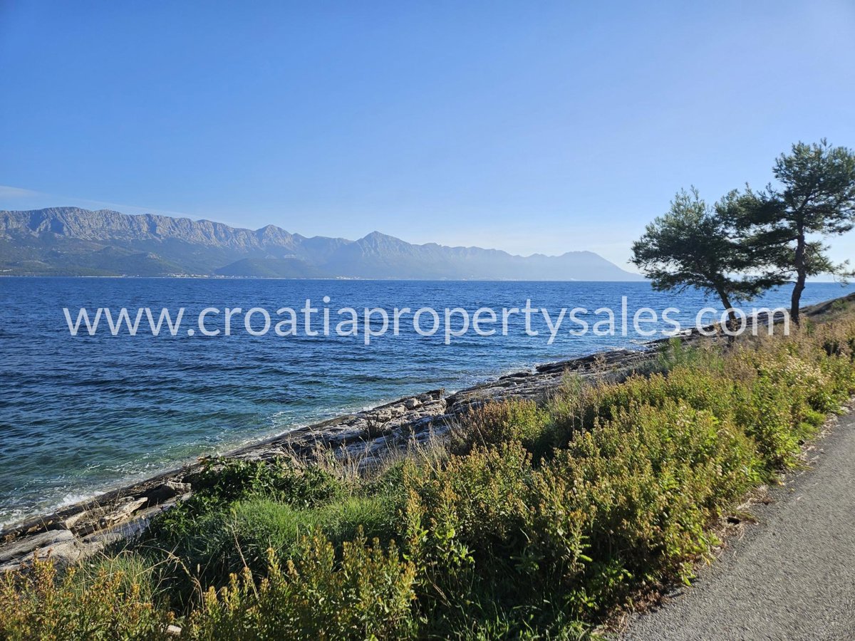 Участок HVAR, 750.000 €