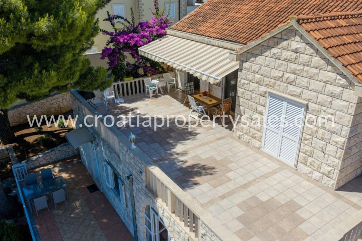 Brač, kuća, prodaja, 785.000 € – 3