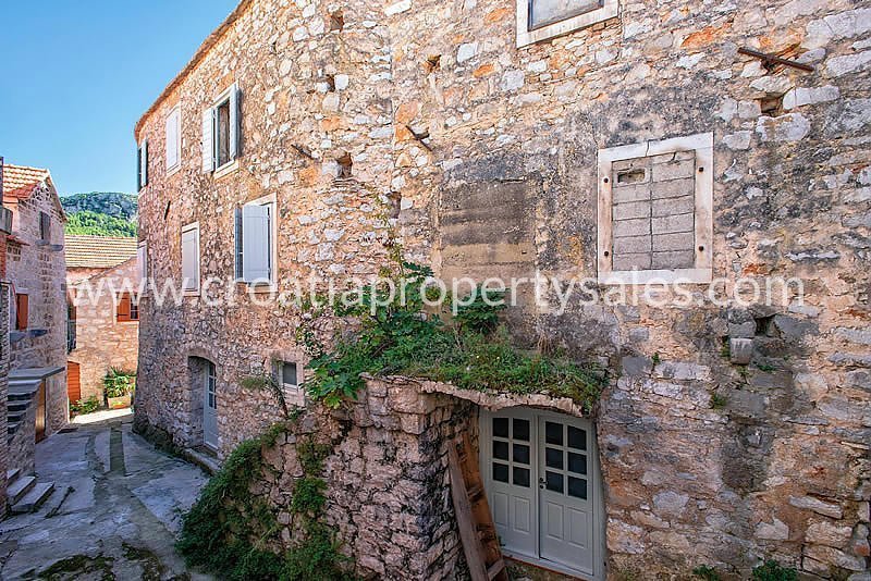 HVAR