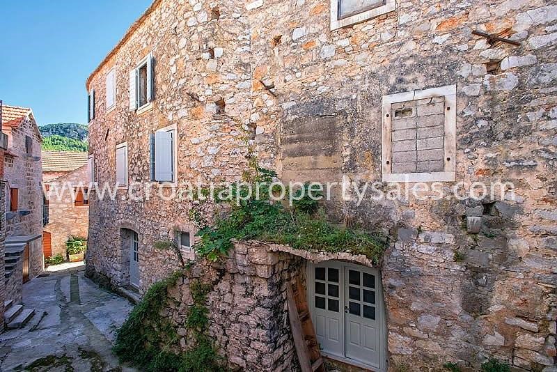 HVAR