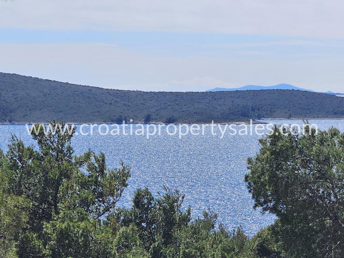 Участок HVAR, 425.000 €