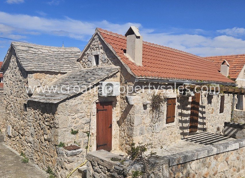 HVAR