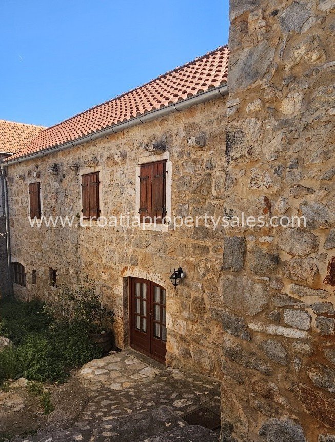 HVAR