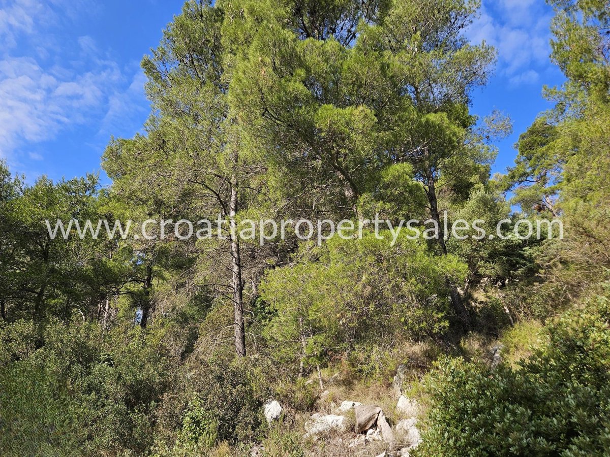 Участок HVAR, 105.000 €