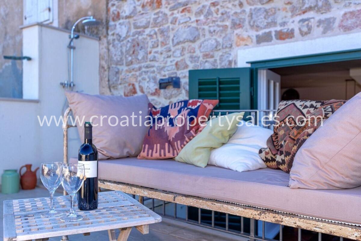 HVAR