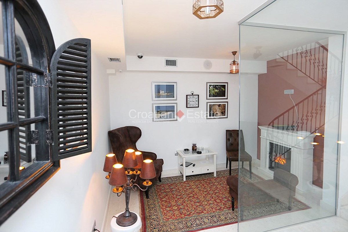 Locale commerciale SPLIT, 1.900 €