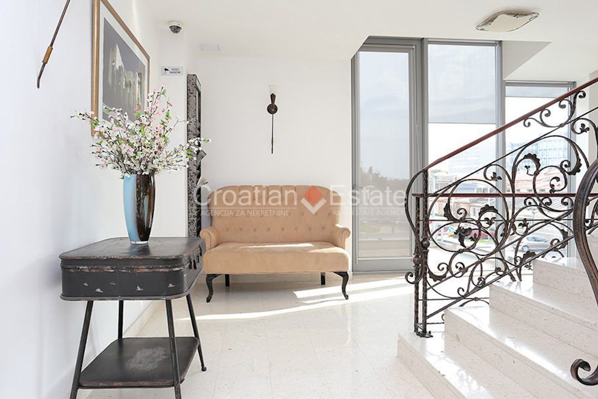 Locale commerciale SPLIT, 4.900 €