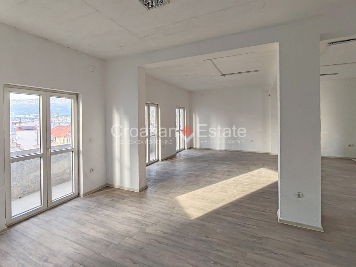 Locale commerciale SPLIT, 1.200 €