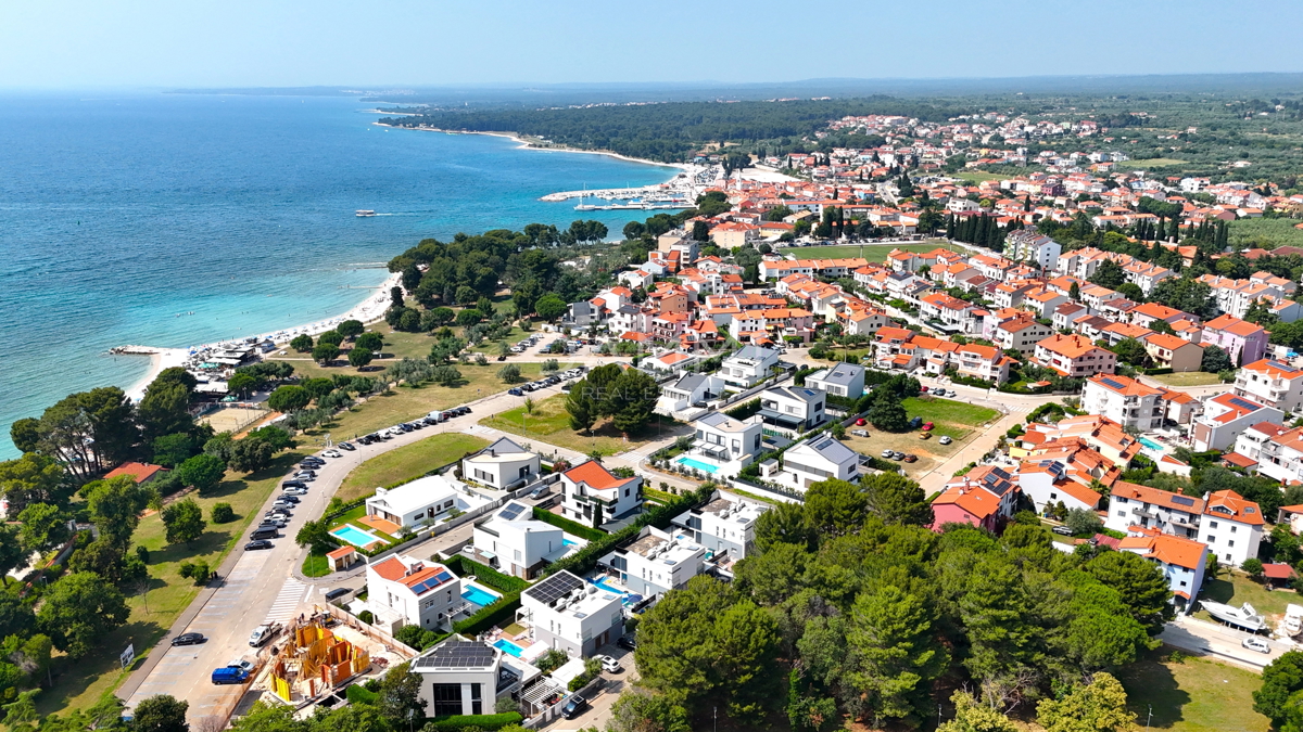 Terreno FAŽANA, 419.000 €