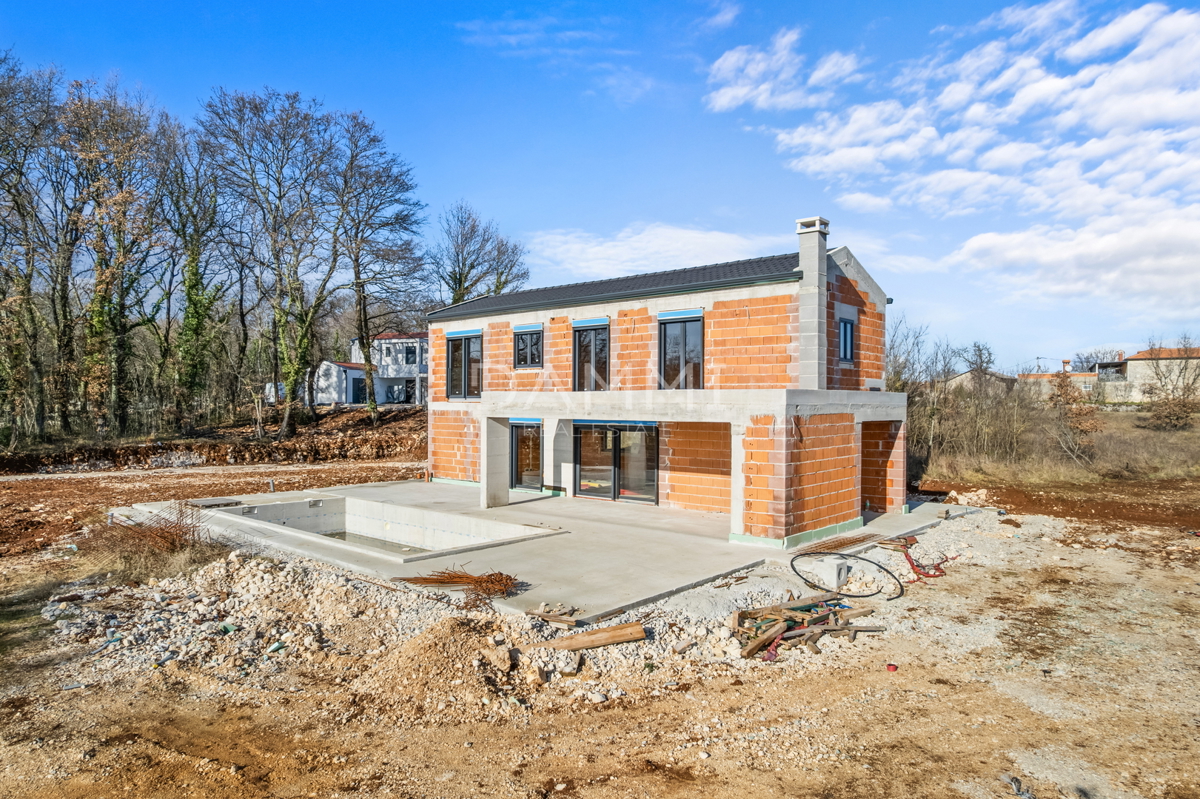 Дом TINJAN, 570.000 €