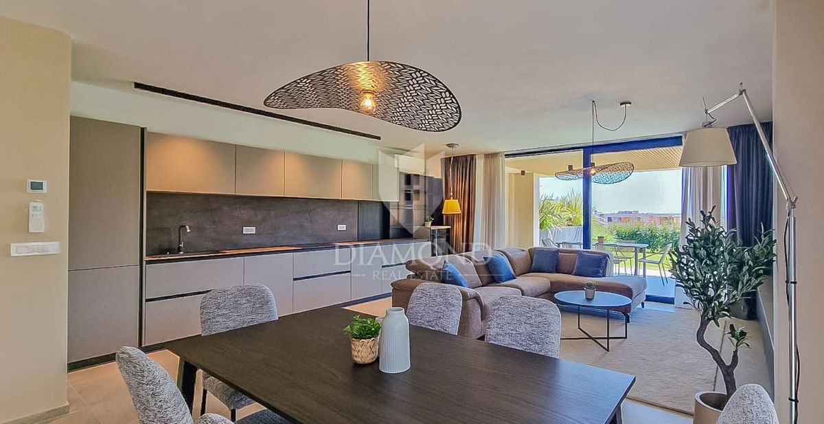 Novigrad, Luxuriously furnished apartment on the ground floor with sea view!