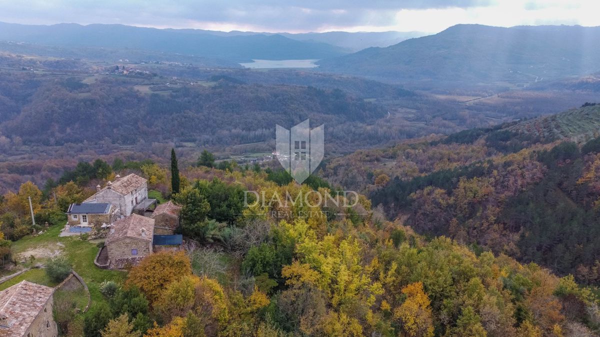 Участок MOTOVUN, 299.000 €