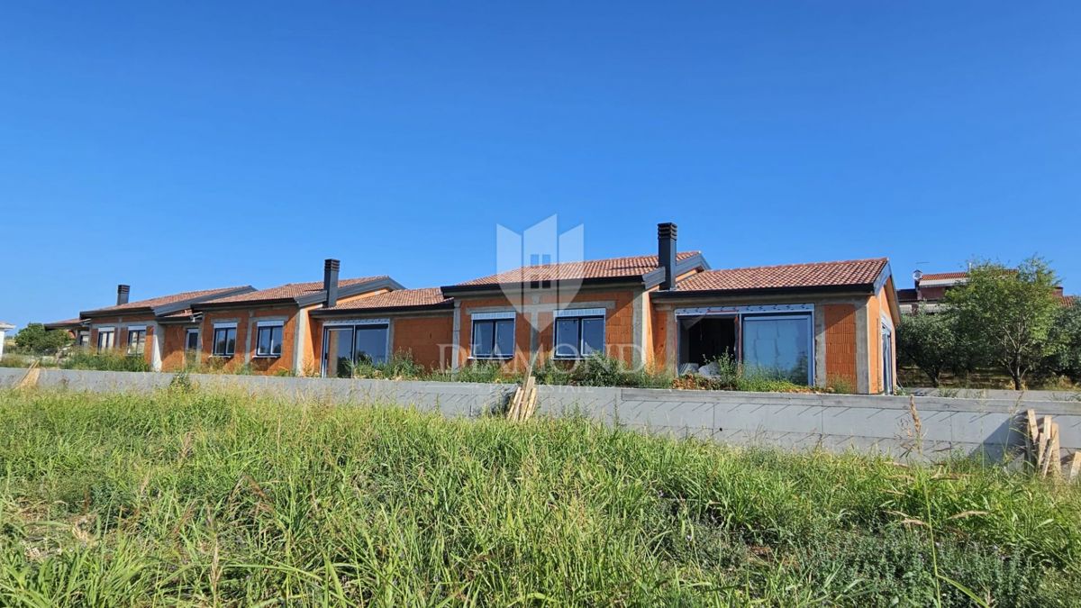 Poreč, okolica, elegantna prizemnica u nizu