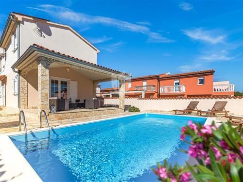 Дом FAŽANA, 380.000 €