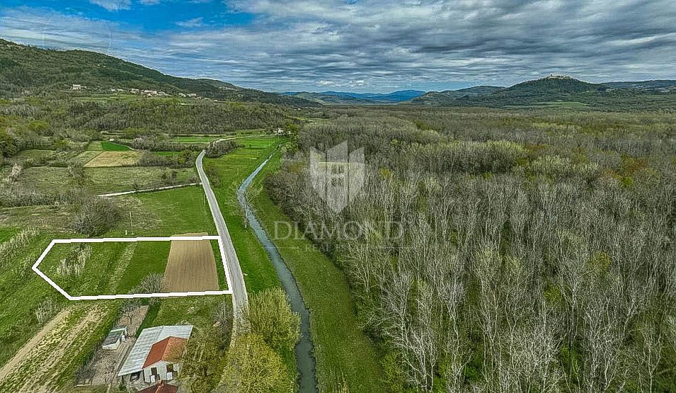 Участок GROŽNJAN, 165.000 €