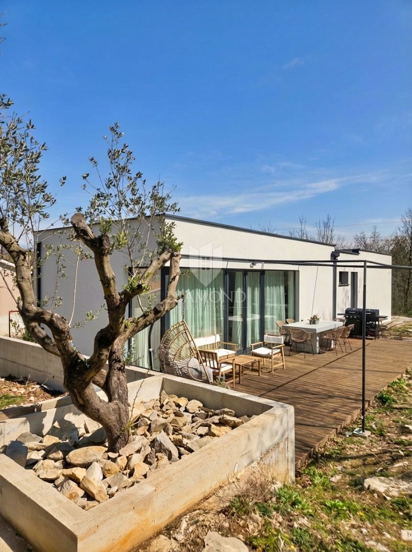 Дом LABIN, 484.000 €