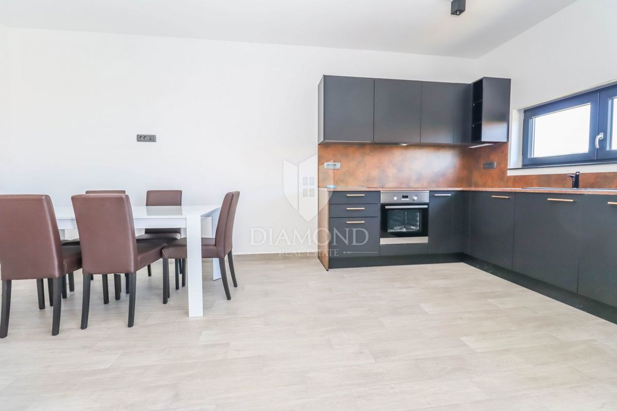 Modern apartment, 800 m from the beach, near Pula!