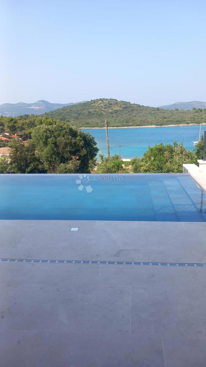 MALI IŽ
