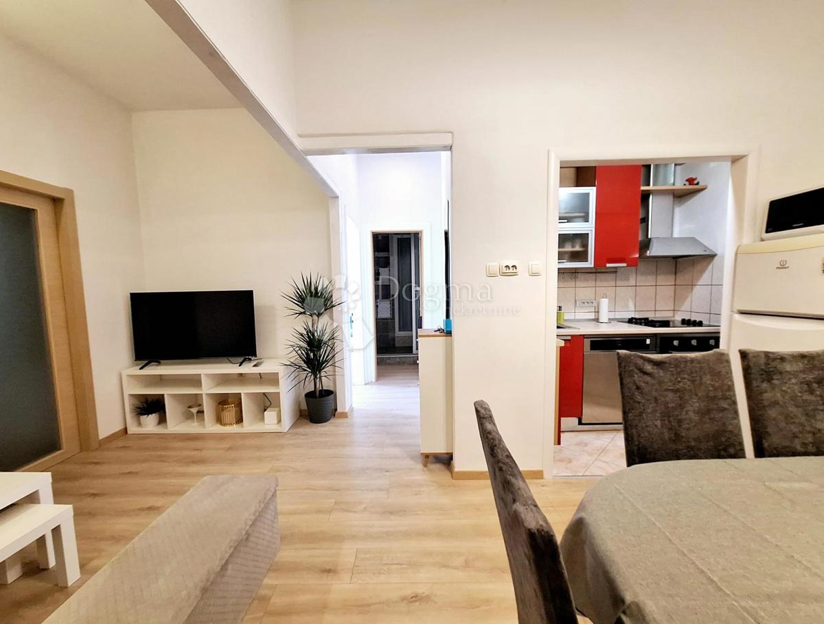 Appartamento OMIŠ, 420.000 €