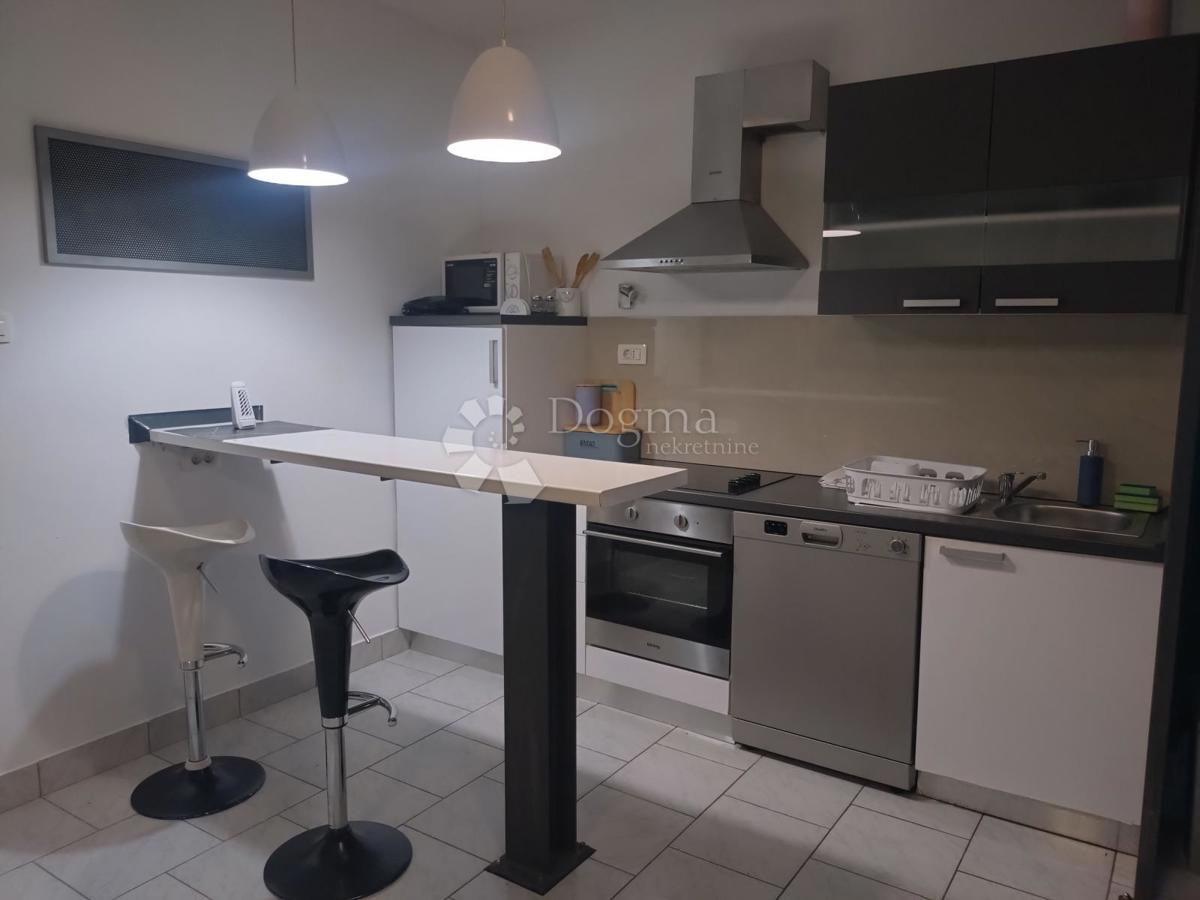 Appartamento MATULJI, 600 €