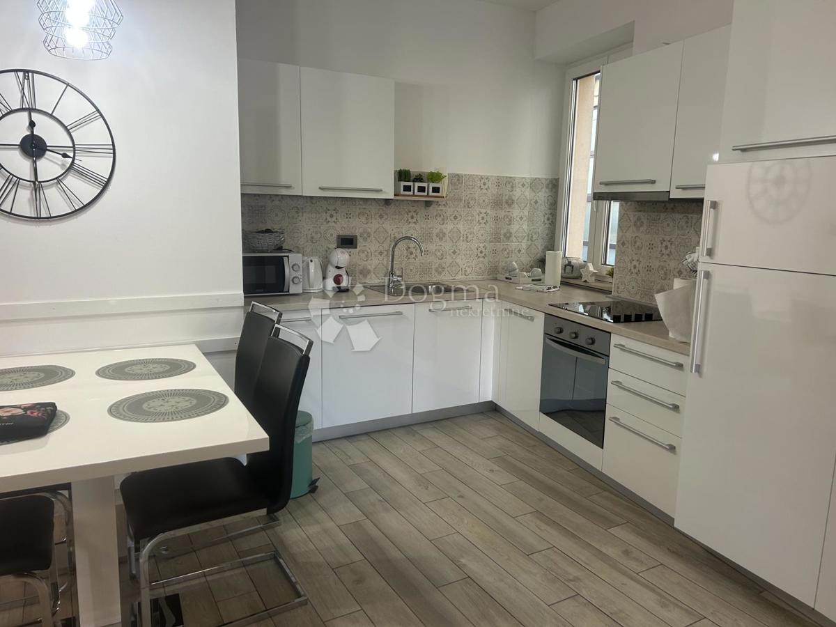 Appartamento RIJEKA, 800 €