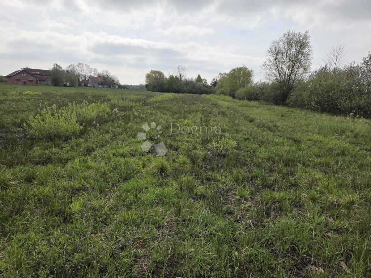 Участок DUGO SELO, 71.920 €