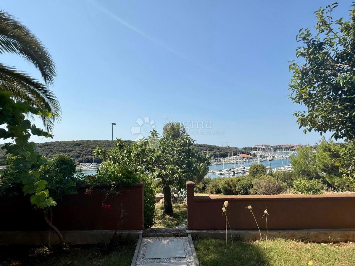 Apartment with a terrace and the most beautiful view in Pula