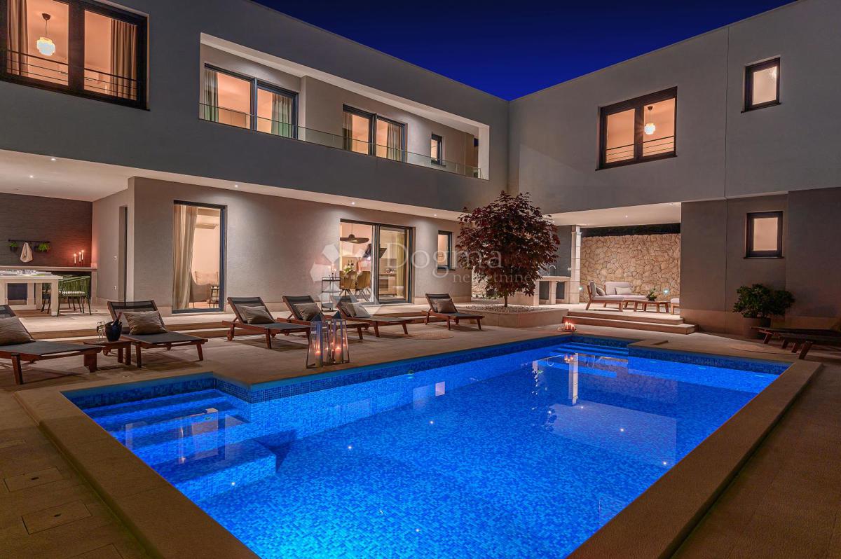 KAŠTEL SUĆURAC