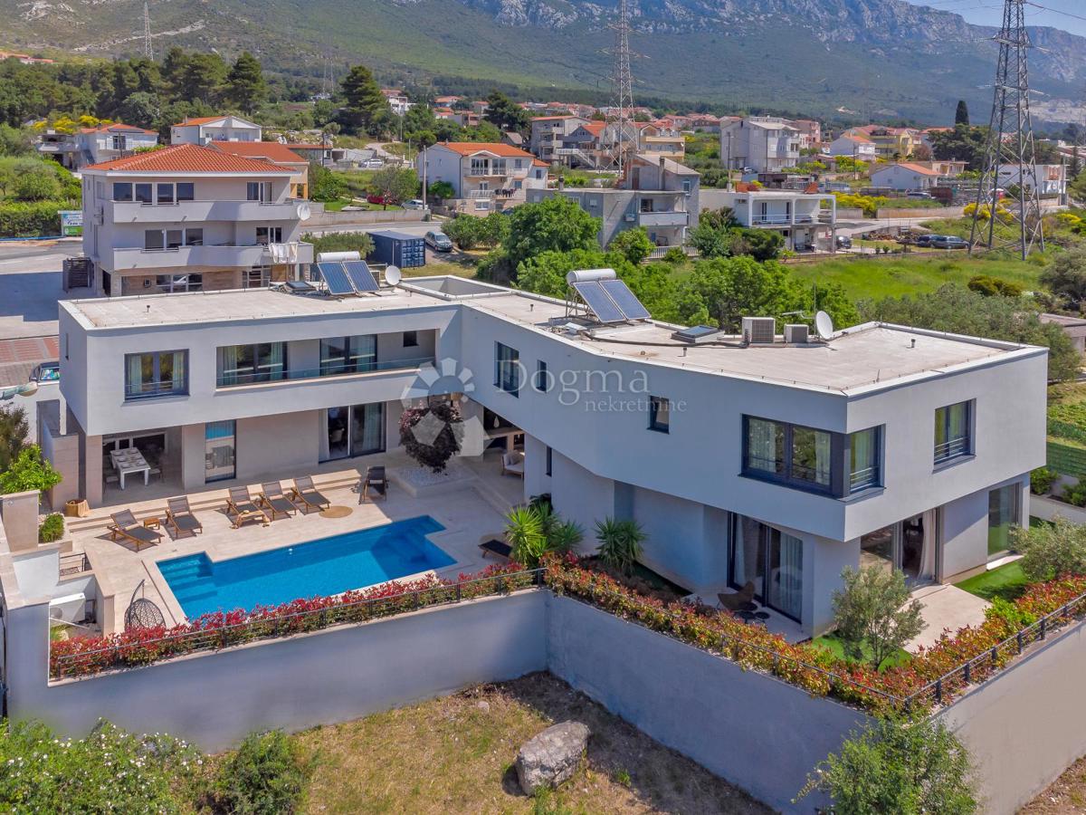 KAŠTEL SUĆURAC