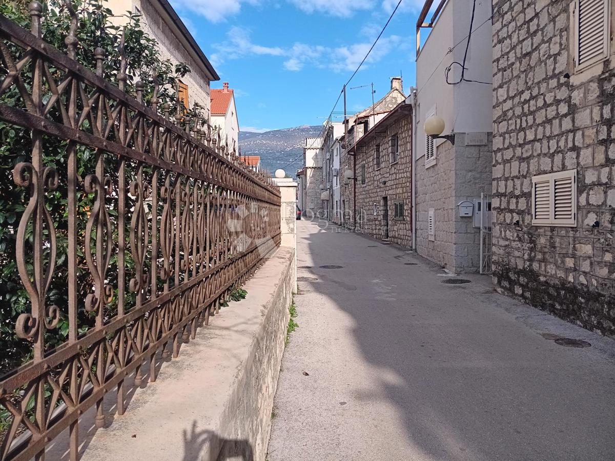 KAŠTEL LUKŠIĆ