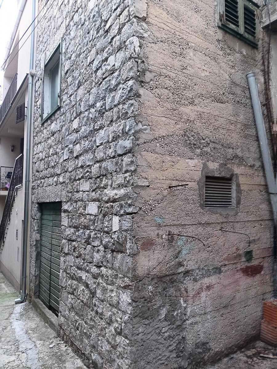 KAŠTEL LUKŠIĆ