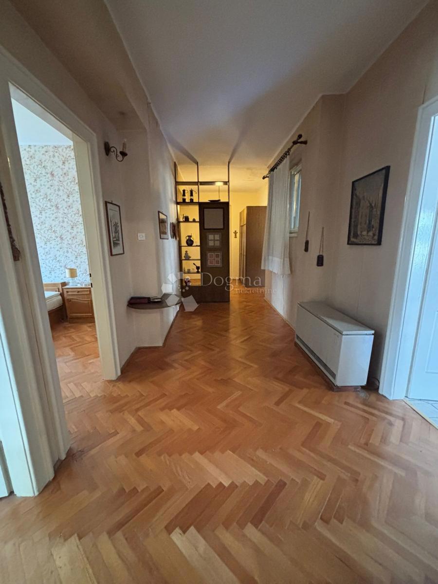 MANUŠ