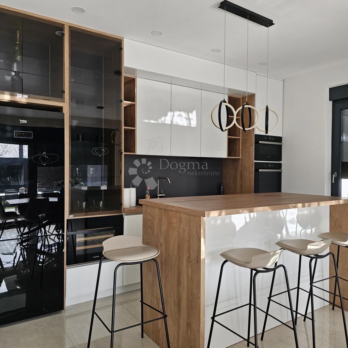 Дом OSIJEK, 435.000 €