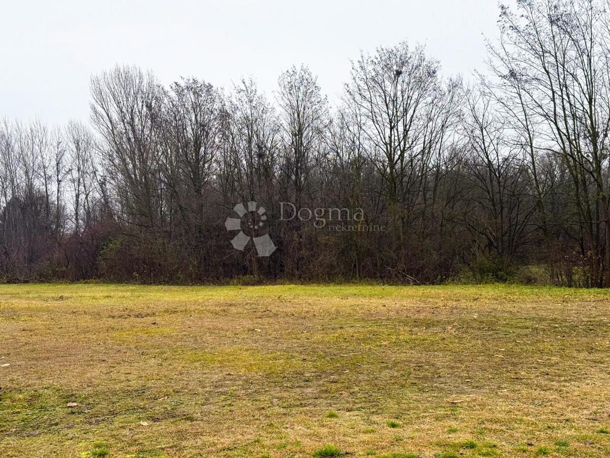 Участок ČAKOVEC, 65.200 €